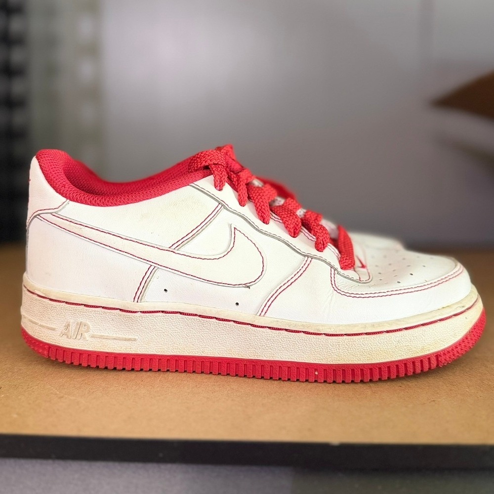 Youth 4.5Y Nike Air Force 1 '07 White/Red Contrast Stitch Sneakers Shoes